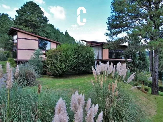 Casa com 2430m² 4 quartos e 6 banheiros, à venda, no bairro Iporanga em Campos Do Jordão