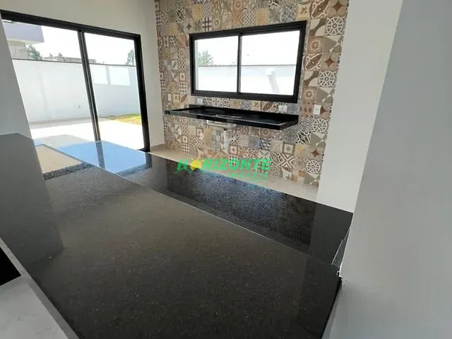 Casa com 300m² 3 quartos e 4 banheiros, à venda, no bairro Residencial Terras Do Vale em Caçapava
