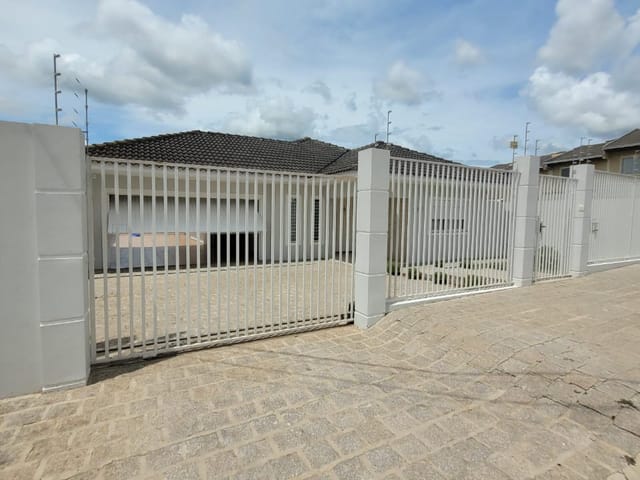Casa com 495m² 3 quartos e 3 banheiros, à venda, no bairro Orfãs em Ponta Grossa