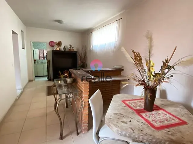 Casa 3 quartos e 1 banheiro, para alugar, no bairro Colégio Batista em Belo Horizonte