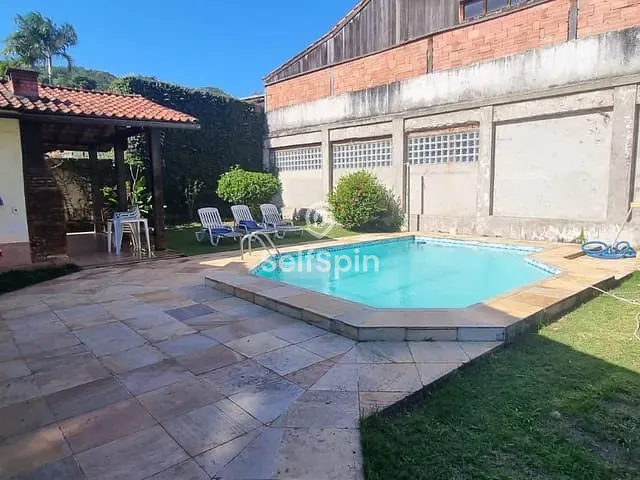 Casa 3 quartos e 2 banheiros, para alugar, no bairro Itaipu em Niterói