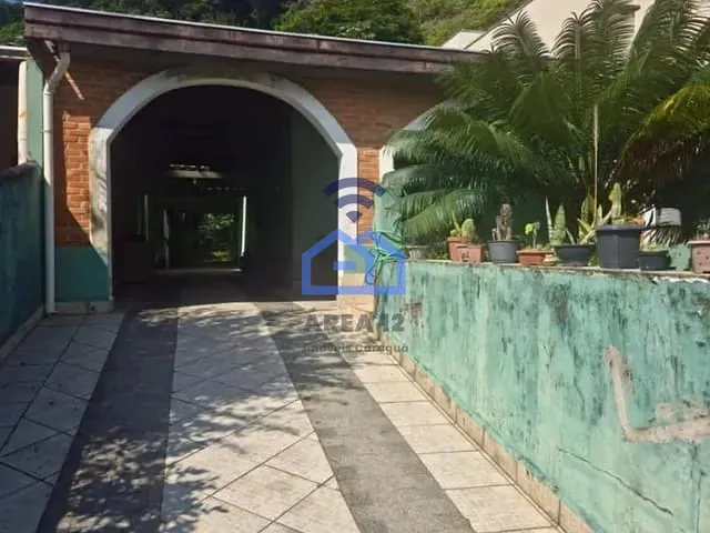 Casa com 390m² 4 quartos e 2 banheiros, à venda, no bairro Martim de Sá em Caraguatatuba