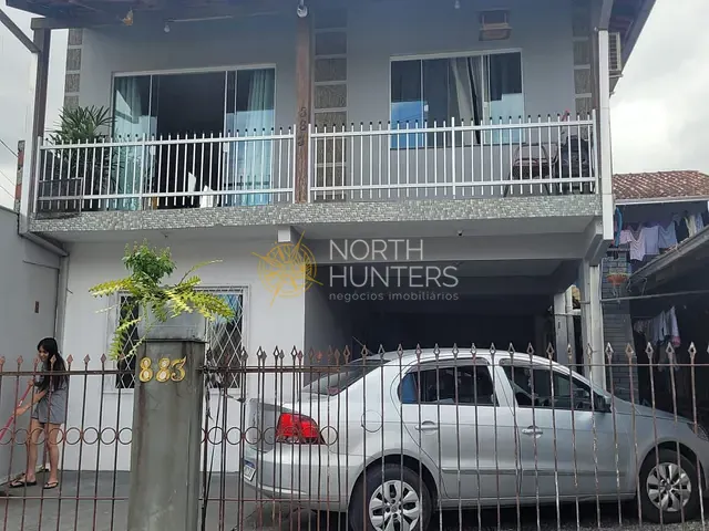 Casa com 200m² 10 quartos e 6 banheiros, à venda, no bairro Jardim Iririú em Joinville