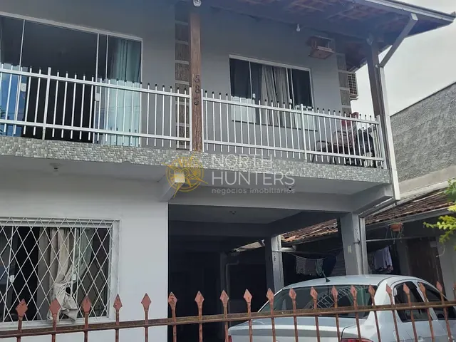 Casa com 200m² 10 quartos e 6 banheiros, à venda, no bairro Jardim Iririú em Joinville