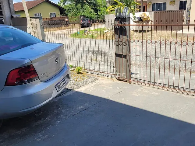 Casa com 200m² 10 quartos e 6 banheiros, à venda, no bairro Jardim Iririú em Joinville