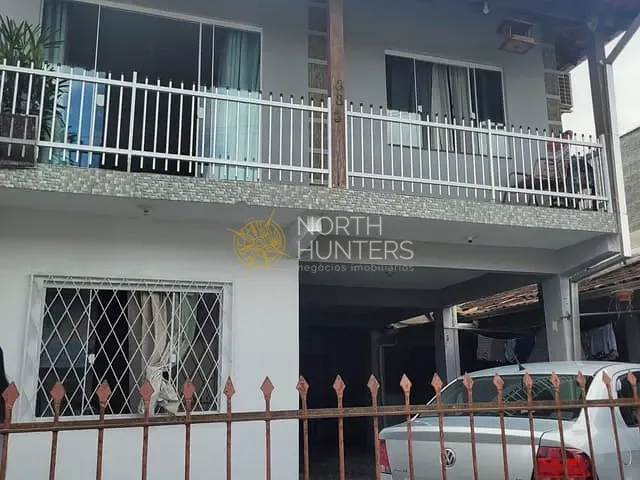 Casa com 200m² 10 quartos e 6 banheiros, à venda, no bairro Jardim Iririú em Joinville