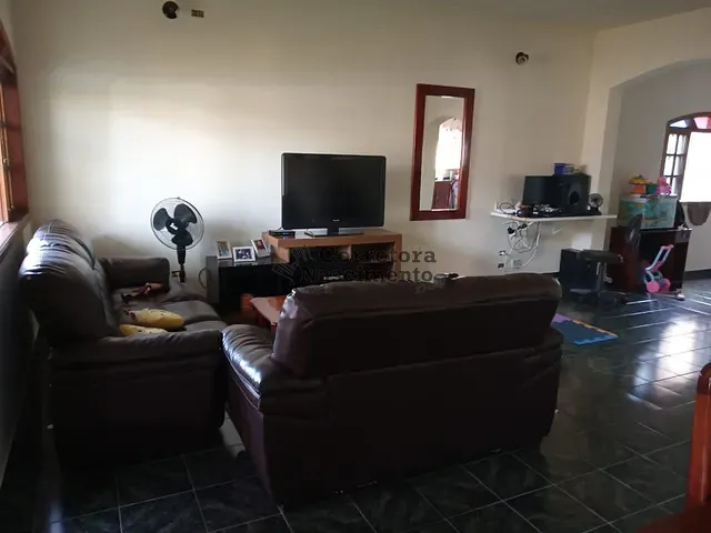 Casa com 272m² 4 quartos e 3 banheiros, à venda, no bairro Jardim Santa Maria em Jacareí