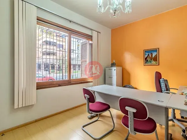 Casa com 254m² 3 quartos e 3 banheiros, à venda ou para alugar, no bairro Auxiliadora em Porto Alegre