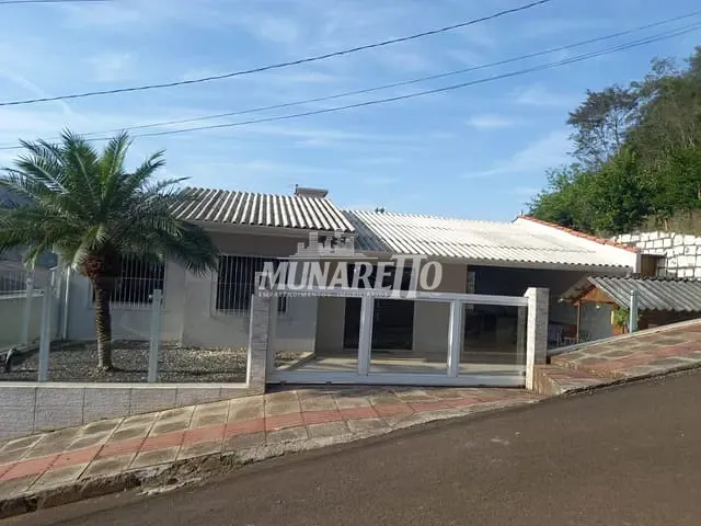 Casa com 225m² 2 quartos e 2 banheiros, à venda, no bairro Gruta em Concórdia