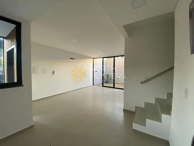 Casa com 172m² 3 quartos e 3 banheiros, à venda, no bairro Bom Retiro em Joinville