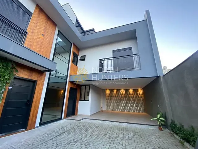 Casa com 172m² 3 quartos e 3 banheiros, à venda, no bairro Bom Retiro em Joinville