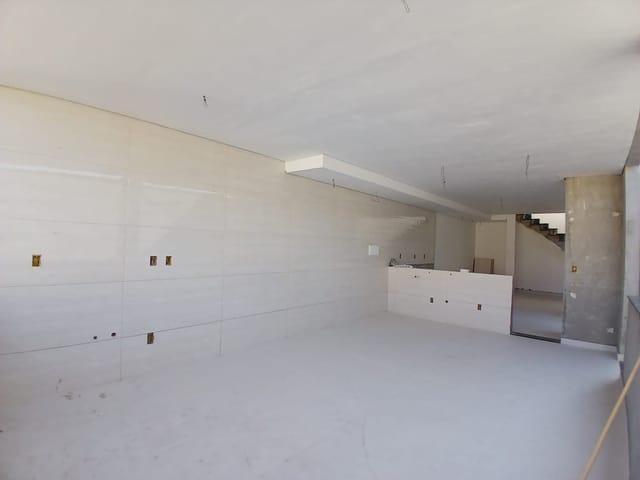 Casa 3 quartos e 4 banheiros, à venda, no bairro Parque Xangri-Lá em Contagem