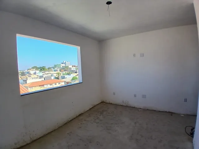 Casa 3 quartos e 4 banheiros, à venda, no bairro Parque Xangri-Lá em Contagem