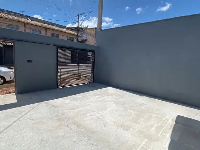 Casa 3 quartos e 4 banheiros, à venda, no bairro Parque Xangri-Lá em Contagem