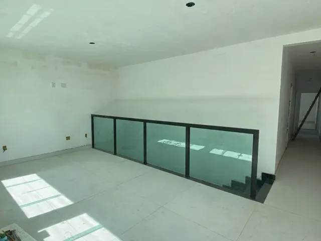 Casa 3 quartos e 4 banheiros, à venda, no bairro Parque Xangri-Lá em Contagem