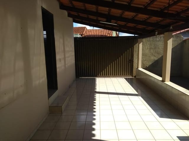 Foto do Casa - Casa com 3 dormitórios para alugar, 170 m² por R$ 1.518,00/mês - Promissão - Quirinópolis/GO | VALORIZA IMÓVEIS