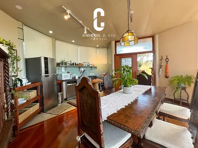 Casa com 2430m² 3 quartos e 3 banheiros, à venda, no bairro Vila Capivari em Campos Do Jordão