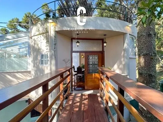 Casa com 2430m² 3 quartos e 3 banheiros, à venda, no bairro Vila Capivari em Campos Do Jordão