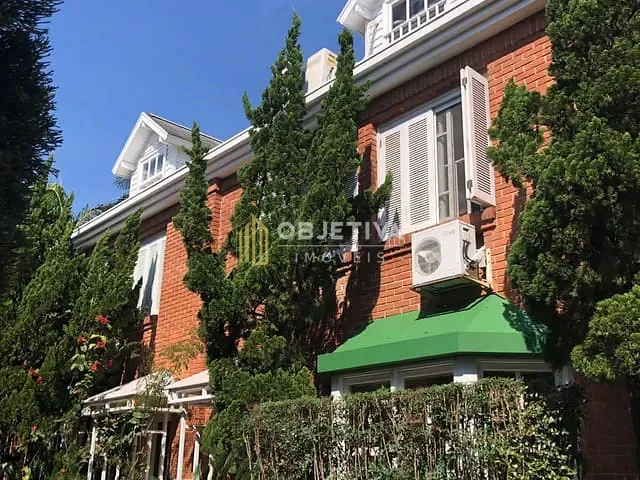 Casa com 197m² 4 quartos e 3 banheiros, à venda, no bairro Três Figueiras em Porto Alegre