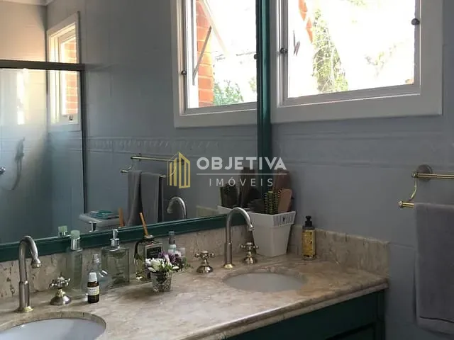Casa com 197m² 4 quartos e 3 banheiros, à venda, no bairro Três Figueiras em Porto Alegre