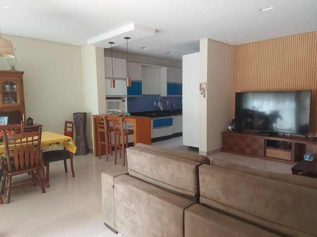 Casa 3 quartos e 2 banheiros, à venda, no bairro Cabral em Contagem