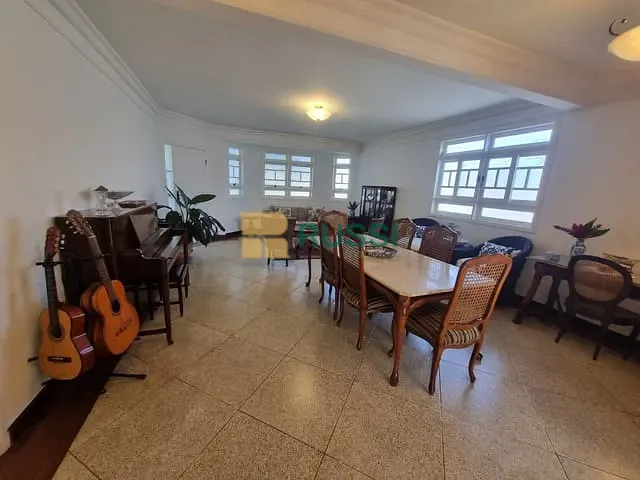Casa com 400m² 4 quartos e 3 banheiros, à venda, no bairro Urbanova em São José dos Campos
