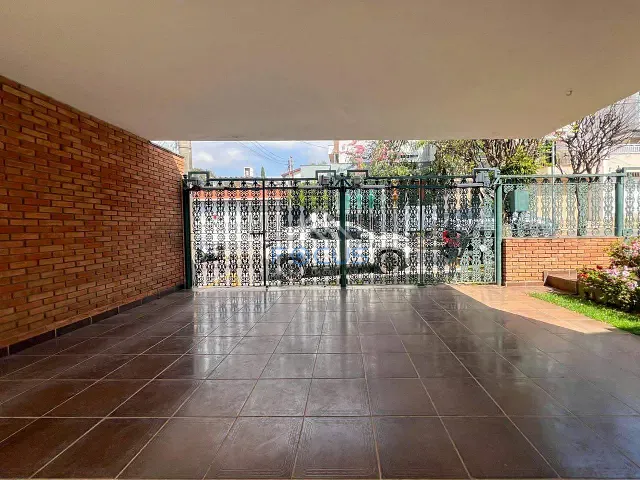 Casa com 270m², à venda ou para alugar, no bairro Parque do Colégio em Jundiaí