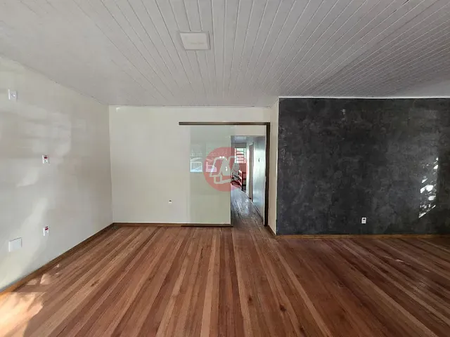 Casa com 300m² 6 quartos e 3 banheiros, para alugar, no bairro Petrópolis em Porto Alegre