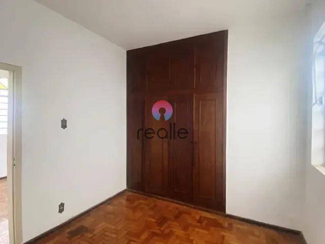 Casa 6 quartos e 3 banheiros, à venda, no bairro Paraíso em Belo Horizonte