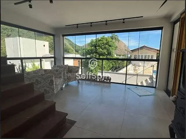 Casa 4 quartos e 4 banheiros, para alugar, no bairro Itacoatiara em Niterói