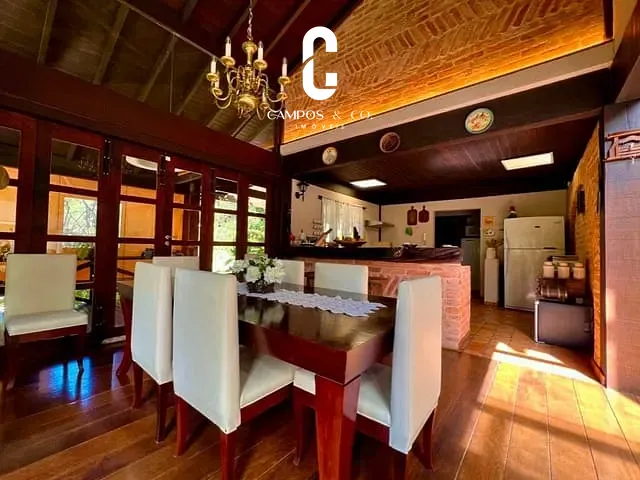 Casa com 5090m² 3 quartos e 3 banheiros, à venda, no bairro Parque Morro Pedra do Fogo em Campos do Jordão