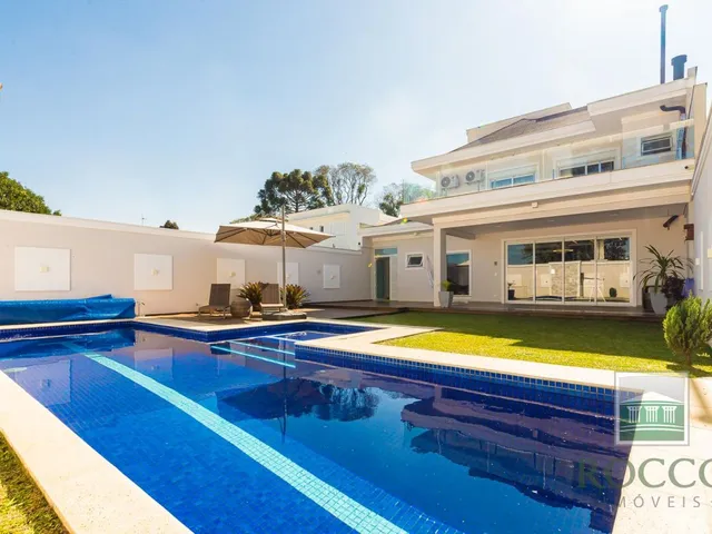 Casa com 600m² 4 quartos e 6 banheiros, à venda, no bairro Jardim Social em Curitiba