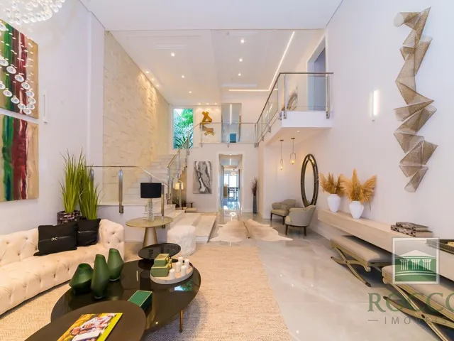 Casa com 600m² 4 quartos e 6 banheiros, à venda, no bairro Jardim Social em Curitiba