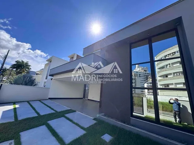Casa com 360m² 3 quartos e 3 banheiros, à venda, no bairro Pedra Branca em Palhoça