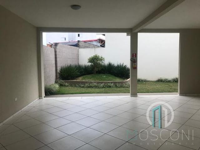 Casa com 126m² 3 quartos e 1 banheiro, à venda, no bairro Centro em Cambé