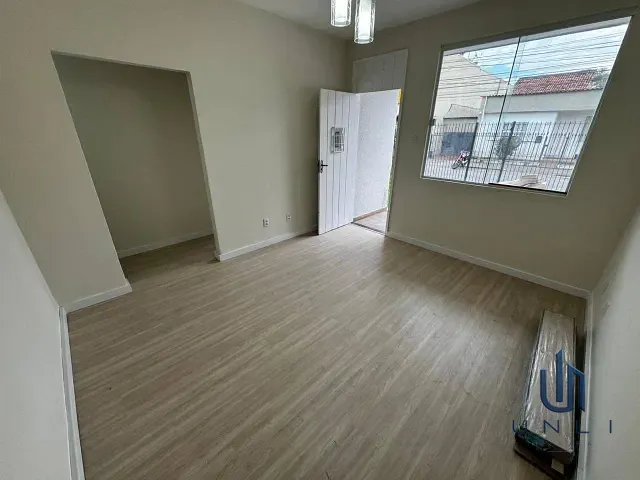 Casa com 240m² 3 quartos e 2 banheiros, à venda, no bairro Vila Mury em Volta Redonda