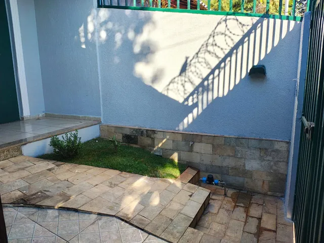 Casa 3 quartos e 3 banheiros, à venda, no bairro Santa Mônica em Belo Horizonte