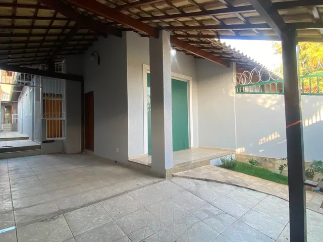 Casa 3 quartos e 3 banheiros, à venda, no bairro Santa Mônica em Belo Horizonte