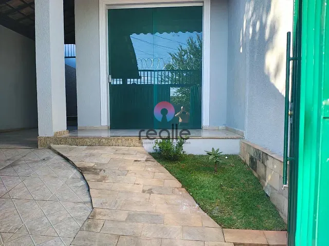 Casa 3 quartos e 3 banheiros, à venda, no bairro Santa Mônica em Belo Horizonte