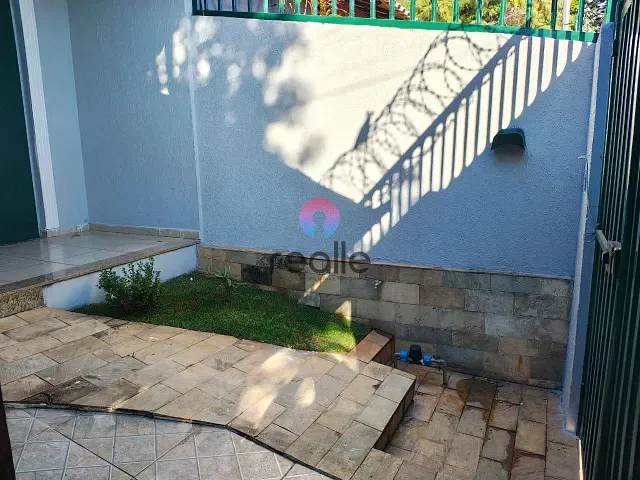 Casa 3 quartos e 3 banheiros, à venda, no bairro Santa Mônica em Belo Horizonte