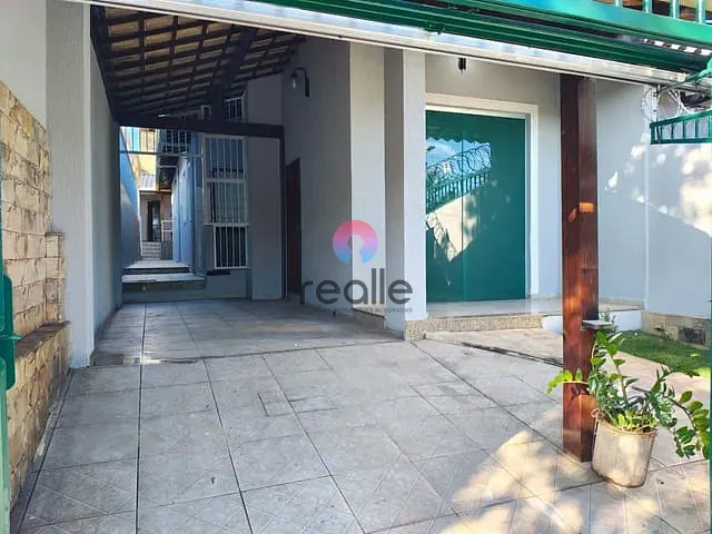 Casa 3 quartos e 3 banheiros, à venda, no bairro Santa Mônica em Belo Horizonte