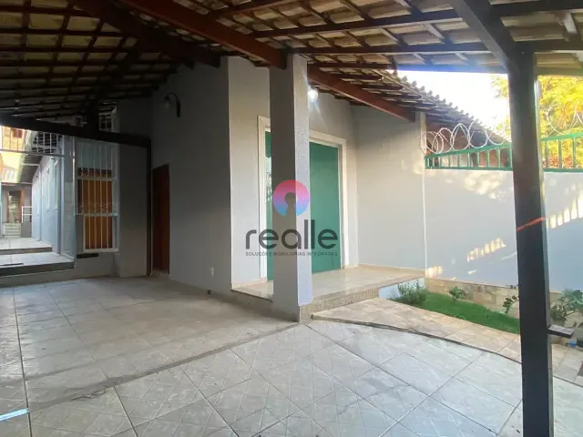 Casa 3 quartos e 3 banheiros, à venda, no bairro Santa Mônica em Belo Horizonte