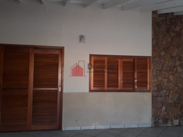 Casa com 250m², à venda, no bairro Vila Rica em Pindamonhangaba