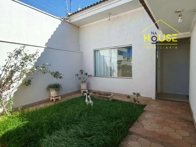 Casa com 240m² 2 quartos e 2 banheiros, para alugar, no bairro Jardim Universitário em Votuporanga
