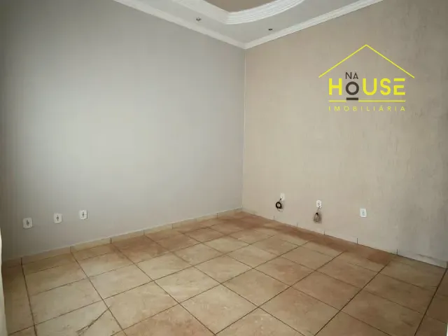 Casa com 240m² 2 quartos e 2 banheiros, para alugar, no bairro Jardim Universitário em Votuporanga