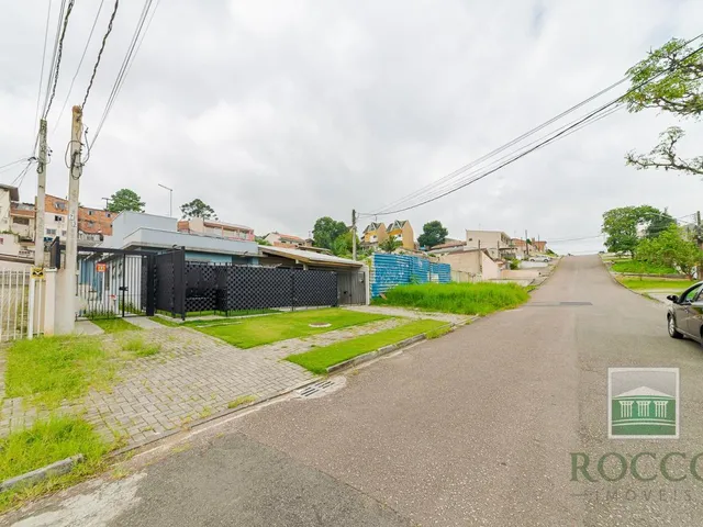 Casa 3 quartos e 2 banheiros, à venda, no bairro Santa Cândida em Curitiba