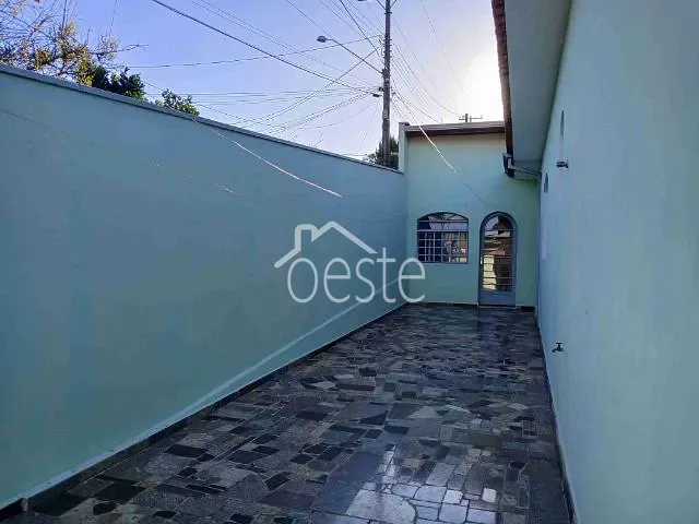 Casa com 200m² 3 quartos e 2 banheiros, para alugar, no bairro Jardim Santa Luzia em Santa Bárbara D'Oeste