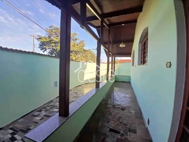 Casa com 200m² 3 quartos e 2 banheiros, para alugar, no bairro Jardim Santa Luzia em Santa Bárbara D'Oeste