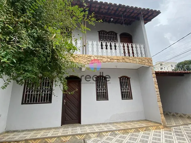 Casa com 180m² 4 quartos e 3 banheiros, à venda, no bairro Serrano em Belo Horizonte