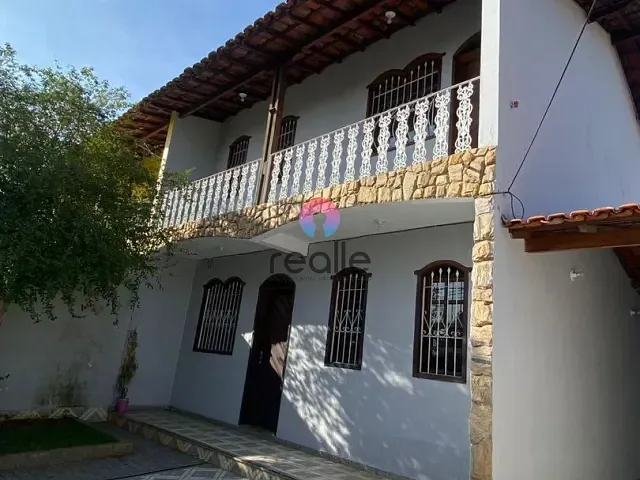 Casa com 180m² 4 quartos e 3 banheiros, à venda, no bairro Serrano em Belo Horizonte